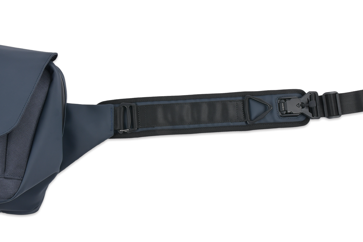 高耐久素材を使用し、ずっと綺麗に使えるPC対応のスリングバッグに新色