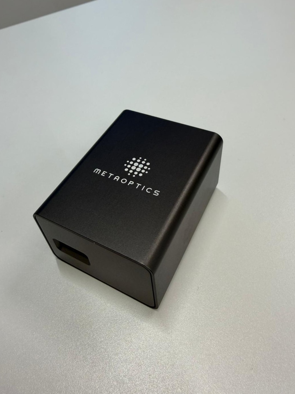 手のひらサイズで最先端。メタレンズ搭載の超小型プロジェクター｢Pico