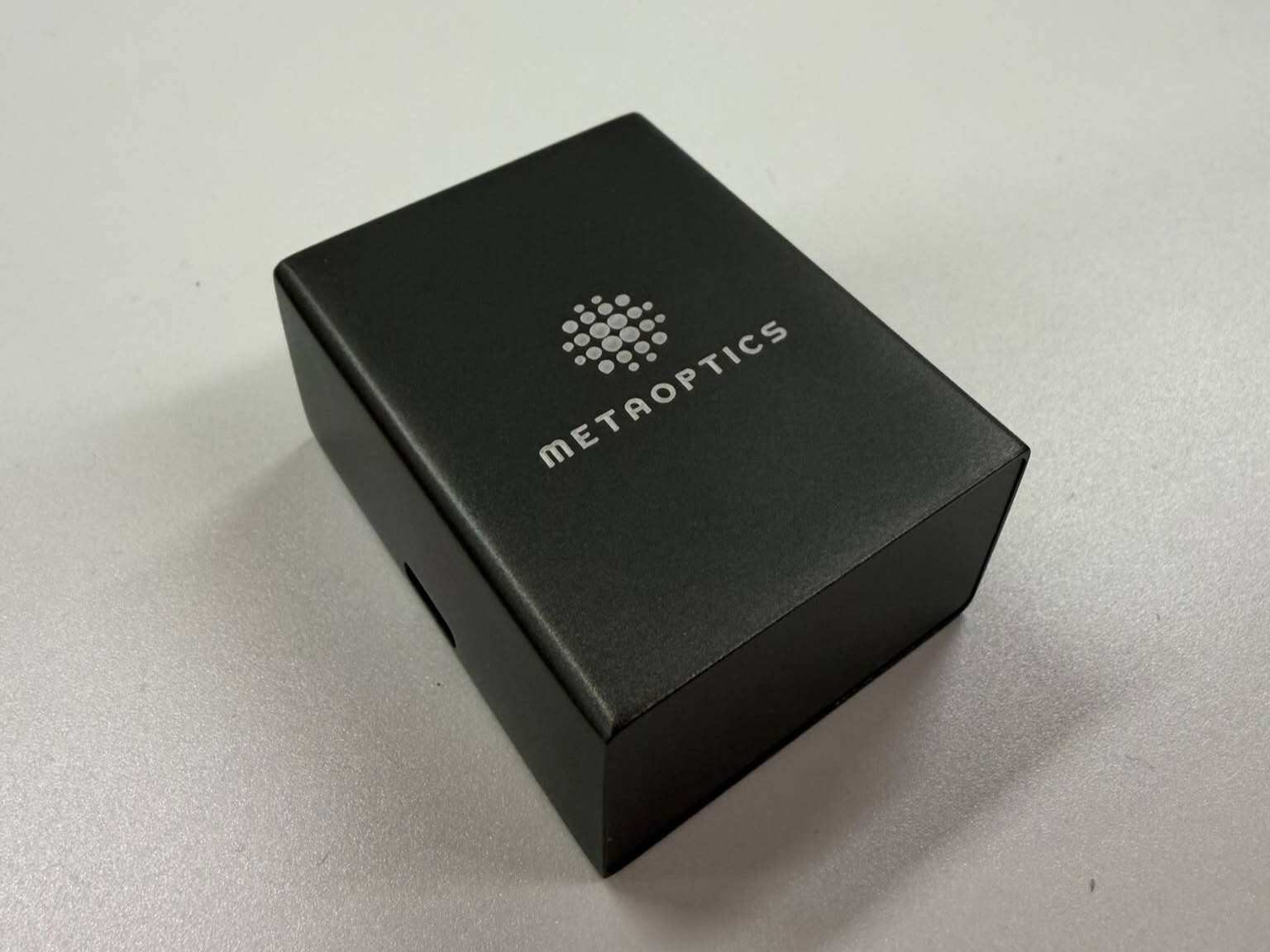 手のひらサイズで最先端。メタレンズ搭載の超小型プロジェクター｢Pico